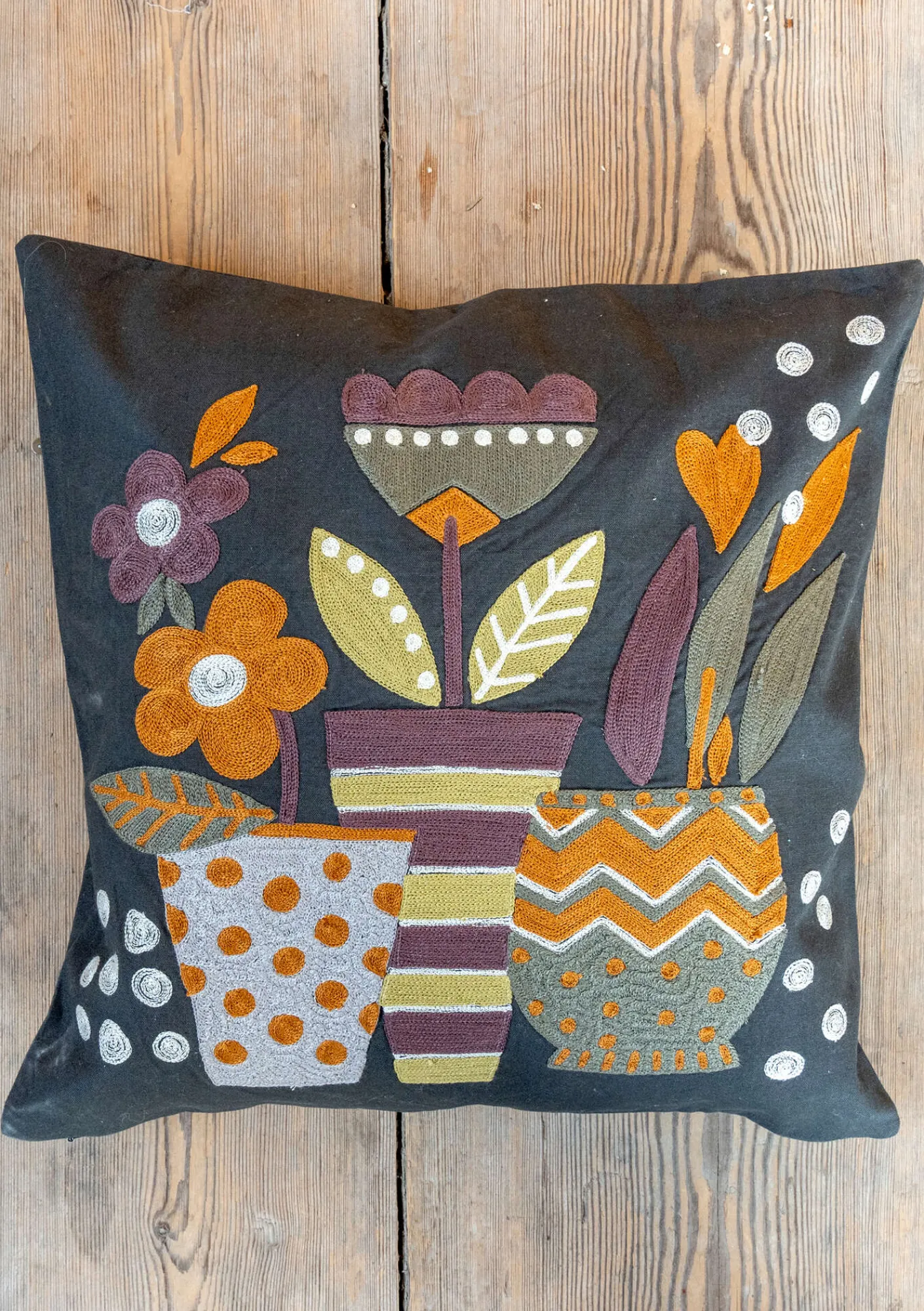 Broderat kuddfodral "Flower pots" i ekologisk bomull-Gudrun Sjödén Discount