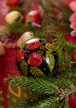 Julkula "Gnistra" i papier maché-Gudrun Sjödén Best