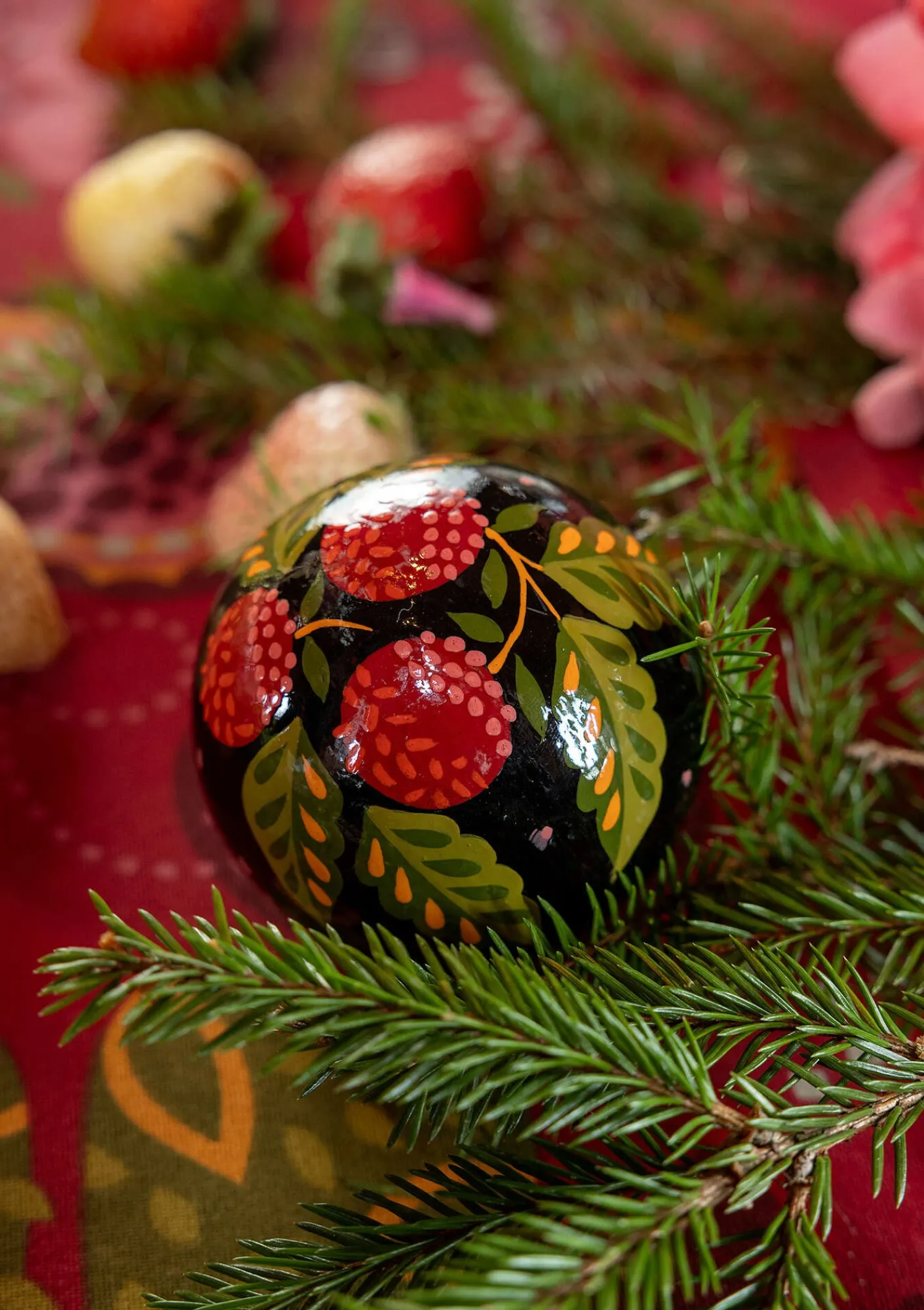 Julkula "Gnistra" i papier maché-Gudrun Sjödén Best