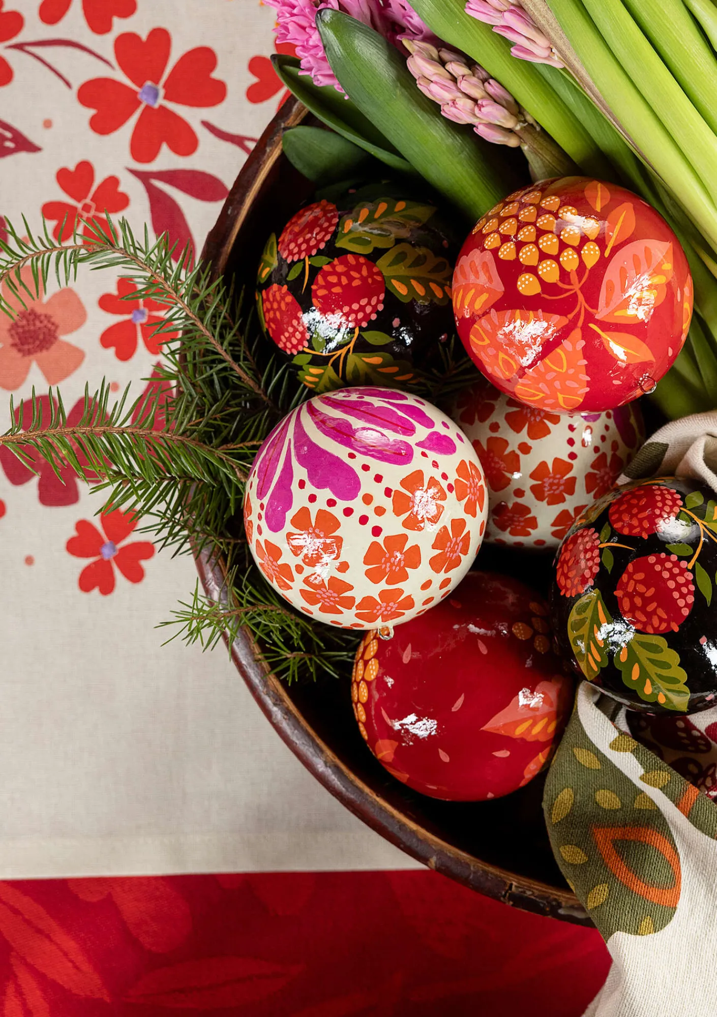 Julkula "Gnistra" i papier maché-Gudrun Sjödén New