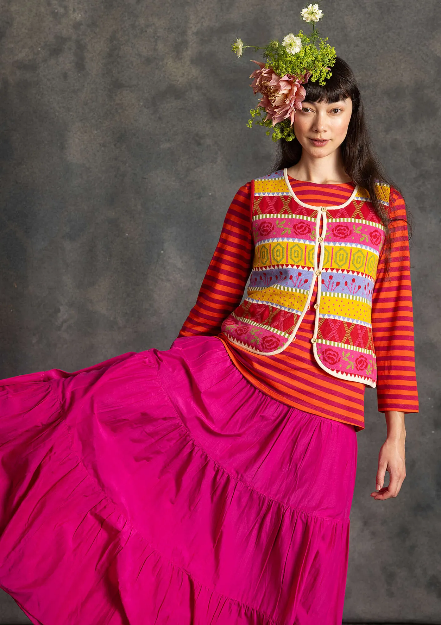 Stickad väst "Klara" i ekologisk/återvunnen bomull-Gudrun Sjödén Hot